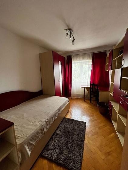 Vand/inchiriez apartament 3 camere Nicolina 1 - 8