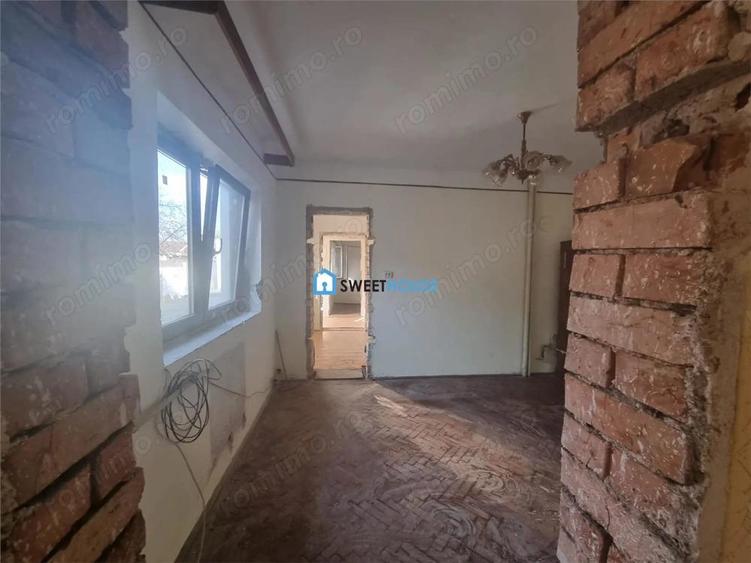 Casa de vanzare cu 4 camere si anexe in Fagaras. - 18