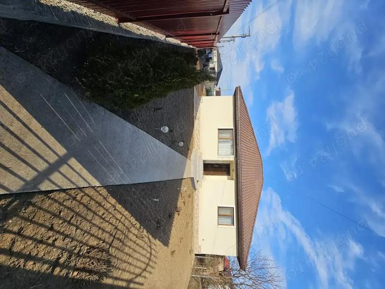 Casa de vanzare - 3 dormitoare, salon spa?ios, anexa ?i teren generos - 648 mp - 10