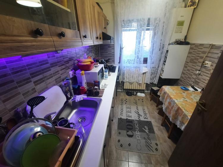 Apartament cu 3 camere semidecomandat, mobilat în Podu Roș - 1