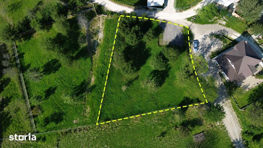 Teren de 1364 mp, în Bran