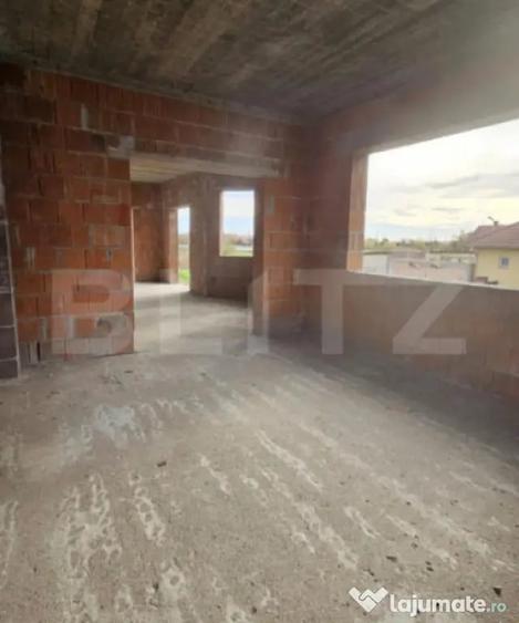 Casă cu 7 camere cu Teren 2703 Mp în Halmeu