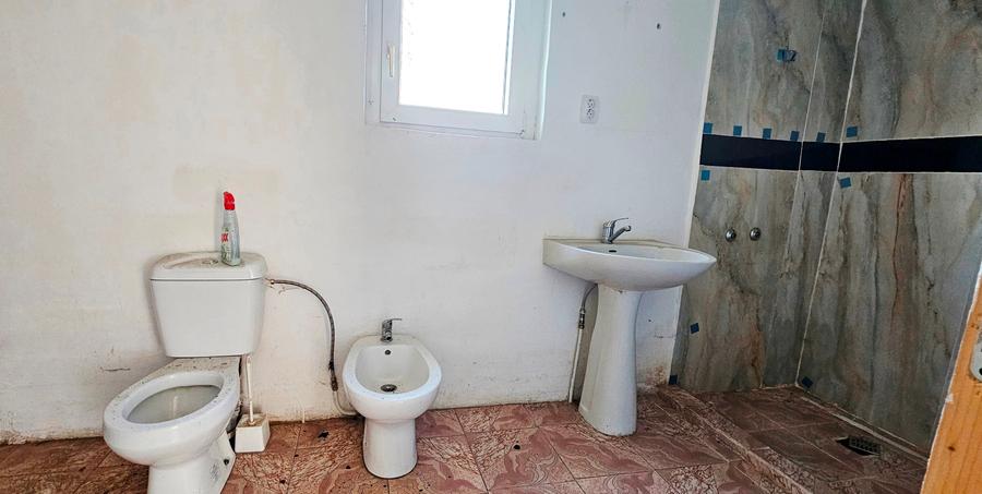 Casa situata in com.Girov - 11