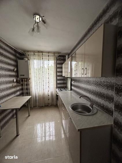 Apartament cu 3 camere decomandat în Calea București