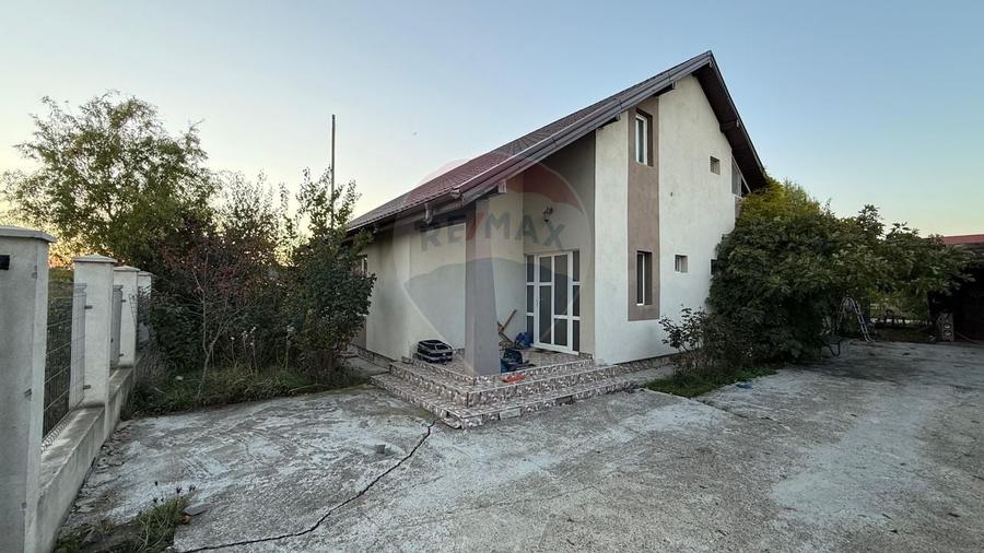 Casă / Vilă cu 5 camere - 1