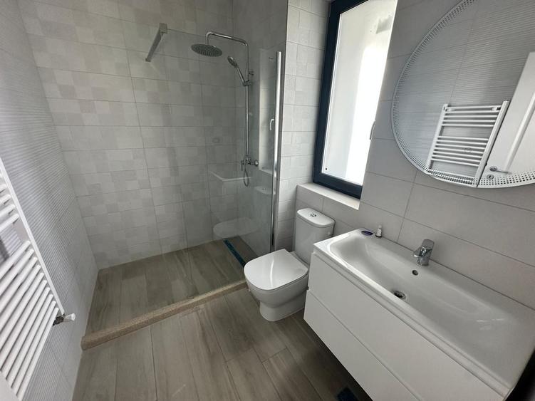 Casă individuală cu 4 camere cu Canalizare în Central
