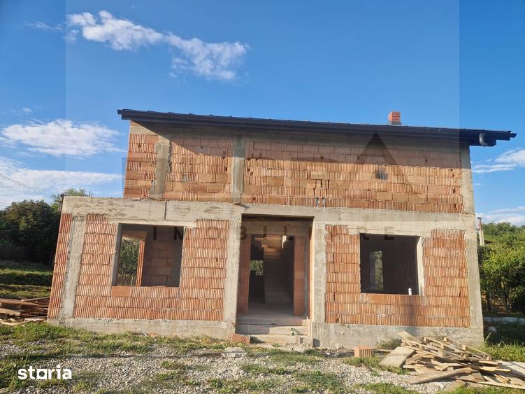 Casă cu 4 camere cu Teren 700 Mp în Apahida