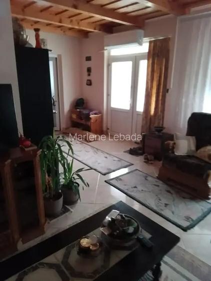 Casă cu 3 camere în Periferie Casă cu 3 camere în Periferie