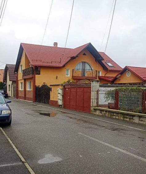 Casa mobilata si utilata pe strada linistita cu acces usor - 1