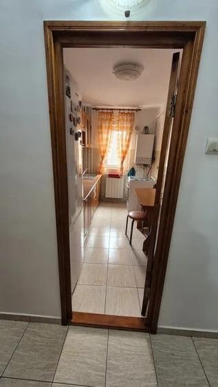 Apartament cu 3 camere, etaj 1/4, zona Baza 3 - 5