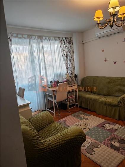 Apartament 3 camere cf 1 semidecomandat in zona Crang - 3