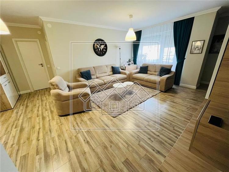 Apartament de vanzare in Sibiu-3 camere, 2 balcoane si garaj subteran - 1