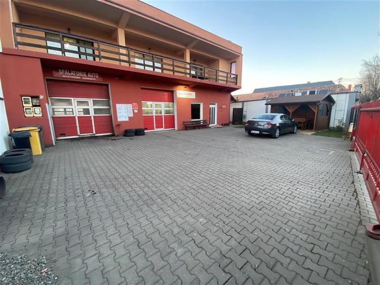 Casa cu 4 camere+spatiu comercial de vanzare in Unirii - 2