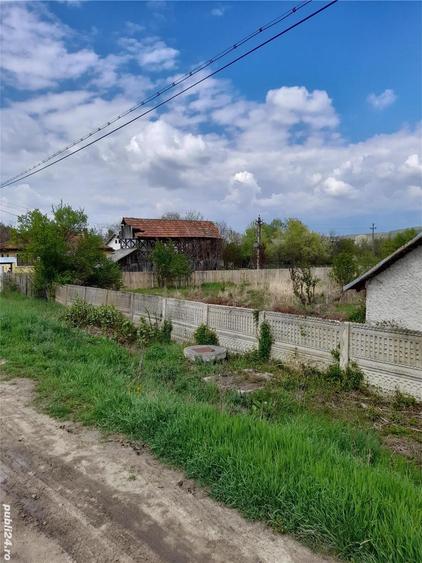 Vand teren intravilan pentru casa, pensiune , etc in suprafa?a de 7500 mp cu front stradal mare . - 1