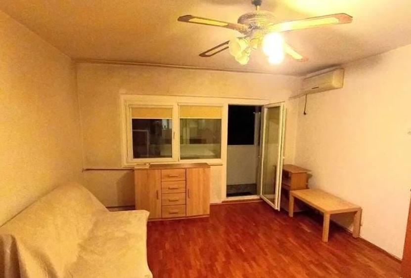 Garsoniera,B-dul Decebal,bl.1990,reabilitat,DECOMANDATA,Amenajata,Libera - 1