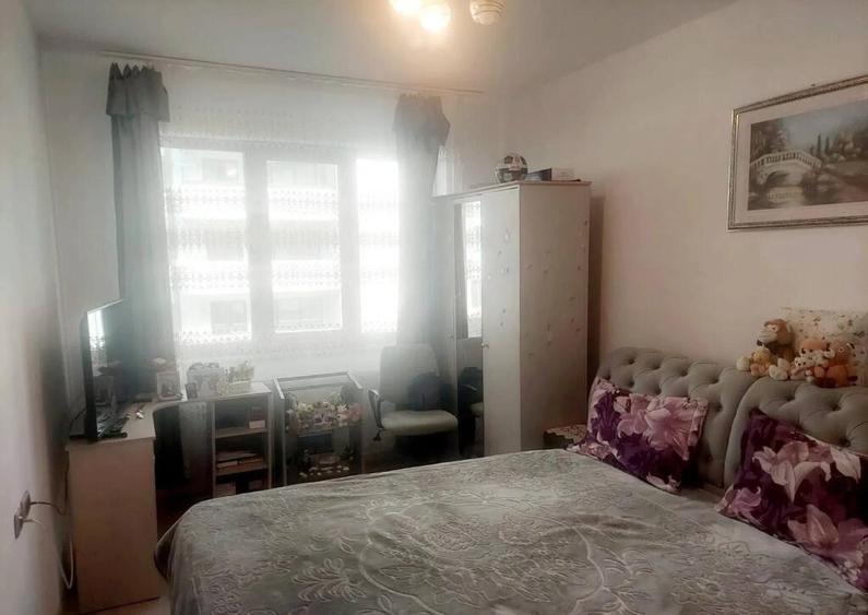 Apartament cu 2 camere, decomandat - zona Tractorul - 7