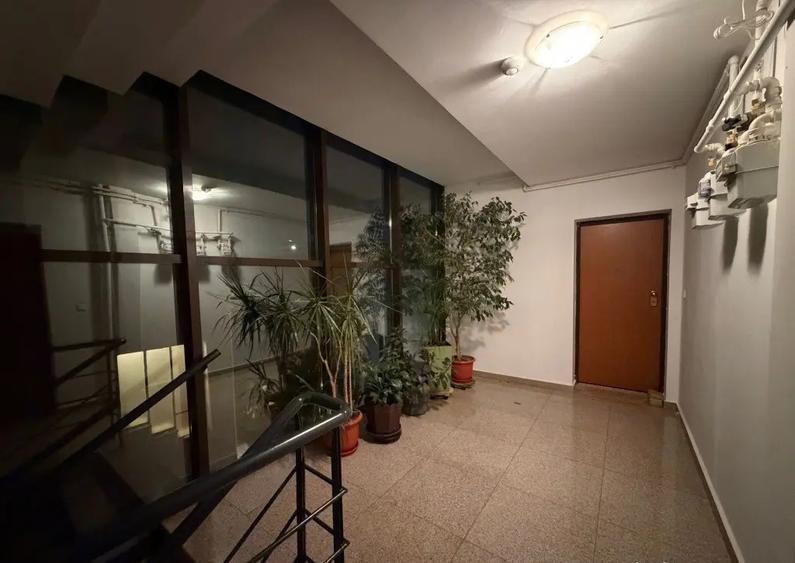 2 camere, Arcul de Triumf / Herastrau, bloc 2006 - 15