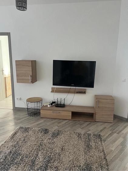 Inchiriez apartament 3 camere - 1