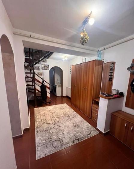 Apartament 4 camere decomandat cu scara interioara, Zona Sar - 18