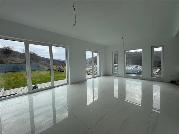 Casa Individuala,Finisata,situata in Floresti ! - 2