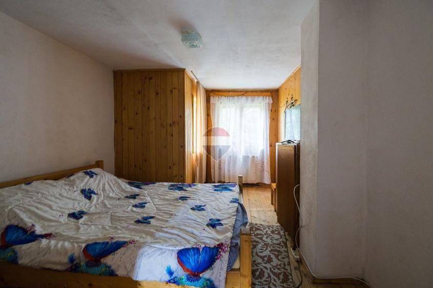 Casă individuală cu 7 camere cu Teren 1259 Mp în Bran