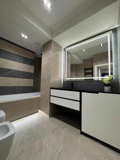 De vanzare apartament cu 3 camere in zona Centrului Civic - 1
