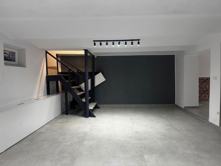 Ofer spre inchiriere spatiu cental,demisol - 2