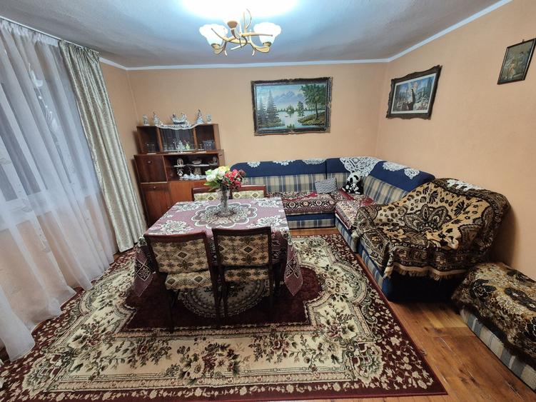 Casă cu 4 camere în Poiana Mărului