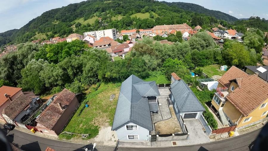 Casă cu Teren 430 Mp în Central
