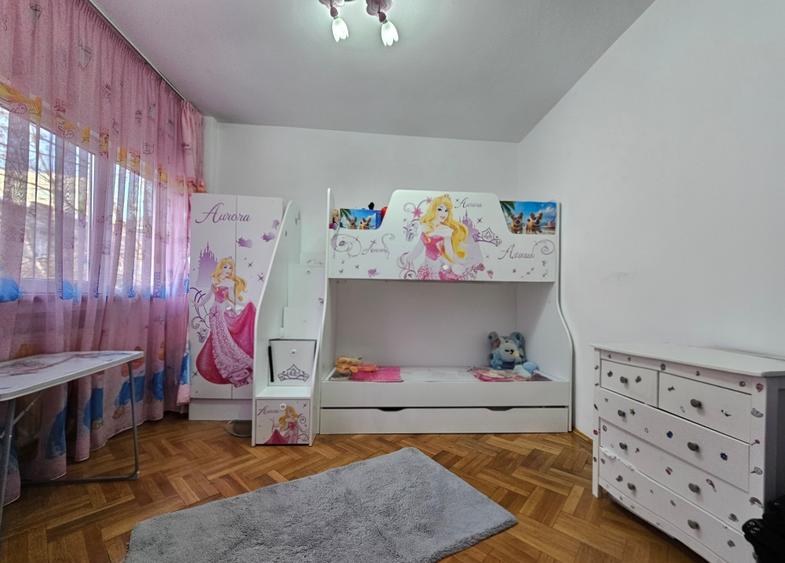 Apartament cu 3 camere semidecomandat, mobilat în Armeneasca