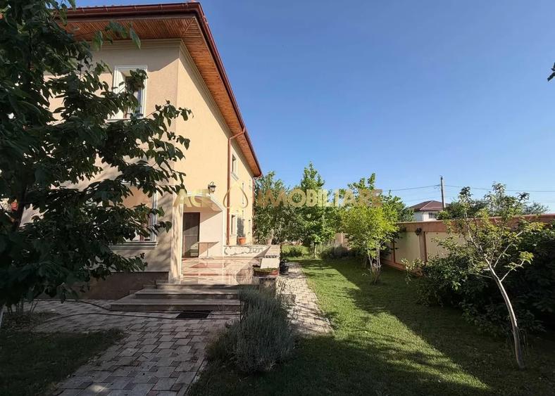Casă individuală cu 4 camere cu Canalizare în Berceni