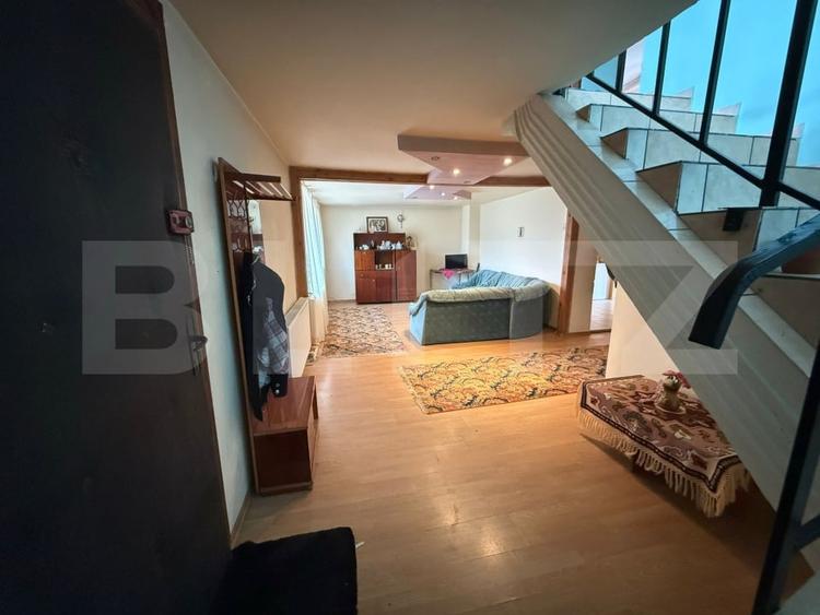 Casă individuală cu 5 camere cu Teren 2300 Mp în Exterior Vest