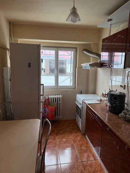 Apartament cu 3 camere decomandat în Casa de Cultură
