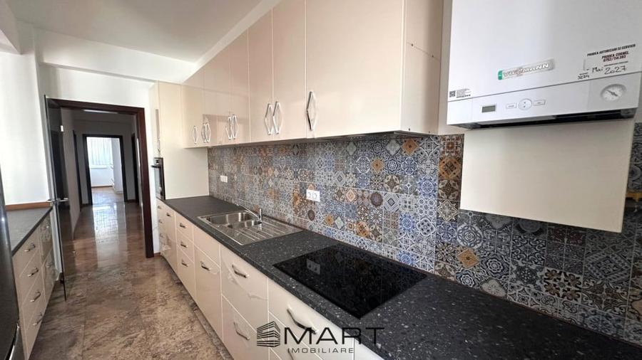 Apartament cu 4 camere decomandat în Lazaret