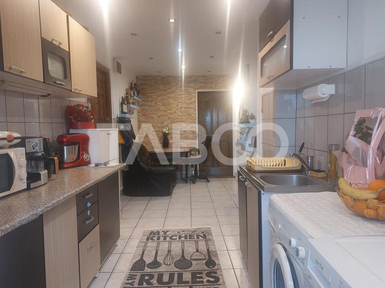 Apartament cu 3 camere decomandat, mobilat în Valea Aurie