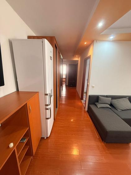 Apartament cu 3 camere semidecomandat în Florești