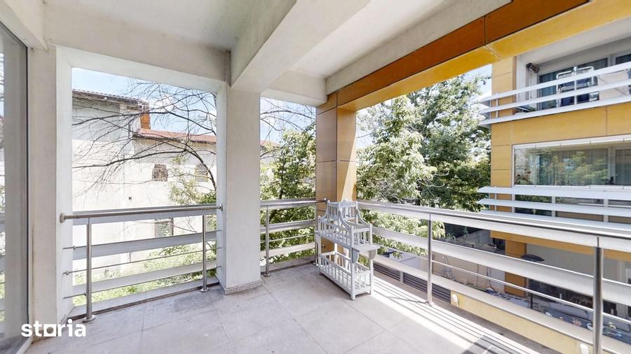 Apartament cu 3 camere în Dămăroaia