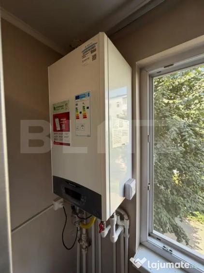 Apartament cu 3 camere semidecomandat în Craiovița Nouă