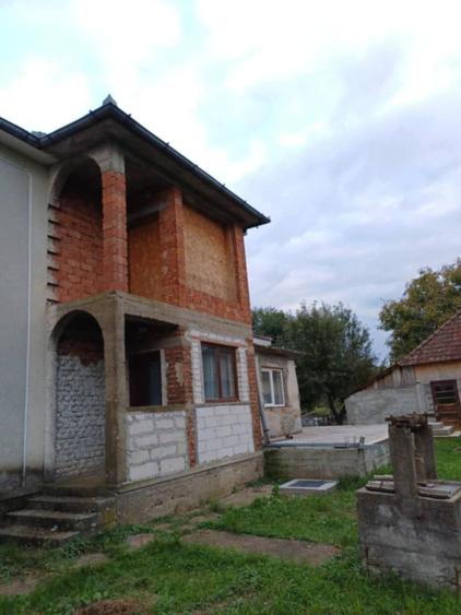 Casă cu 4 camere în Paulian