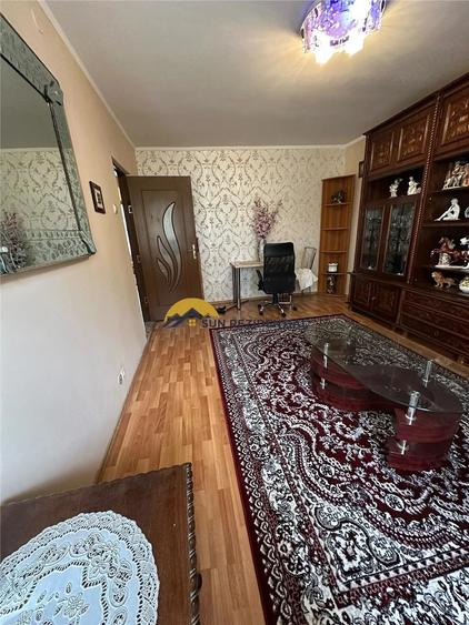 Apartament cu 3 camere decomandat în Berceni