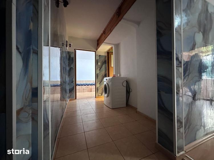 Apartament cu 3 camere nedecomandat în Micro 6