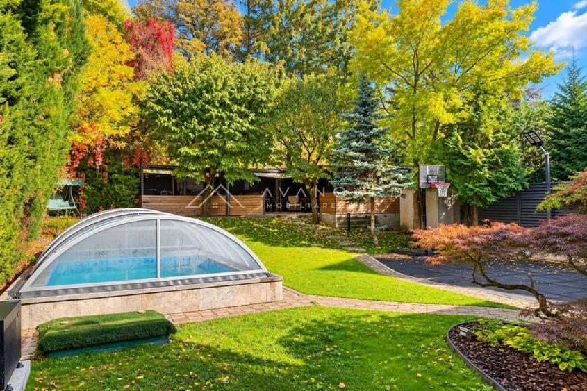 Casă individuală cu 10 camere cu Piscina în Central