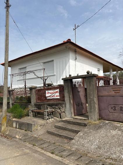 De vanzare casa luminoasa cu 4 camere in Lugasu de Sus - 2