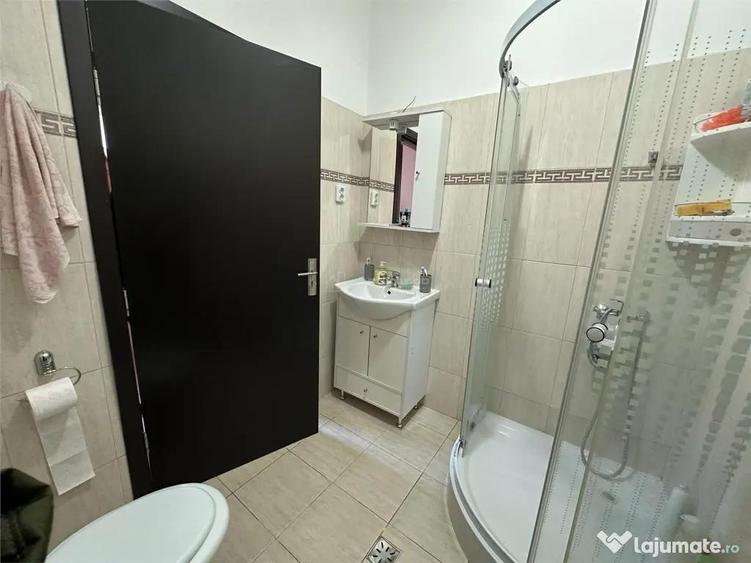 Casa Solida, pentru Familie extinsa, cu Gradina si Teren, D - 11