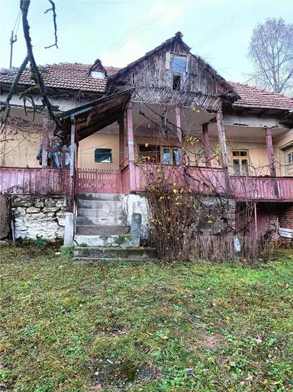 CASA TRADITIONALA - ANEXE - TEREN GENEROS - ZONA EXECELENTA - COMISION 0% - 5