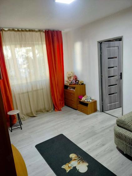 Apartament 2 camere semidecomandat,ploiesti,zona vest -podul inalt,etj 2 pe mijloc - 1