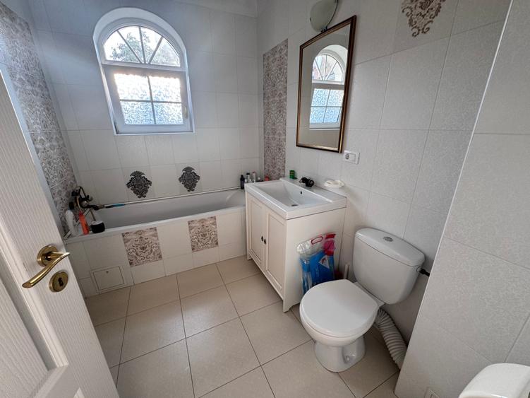 Casa deosebita sector 4 P+1+M. 6 cam.Util 418mp. Teren 1638mp - 26