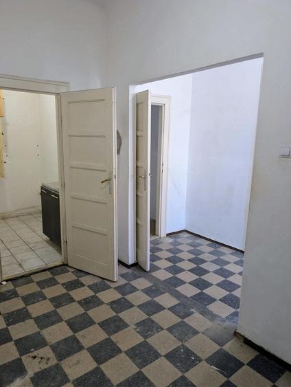 Vand apartament cu 3 camere pe Str Independentei - 4