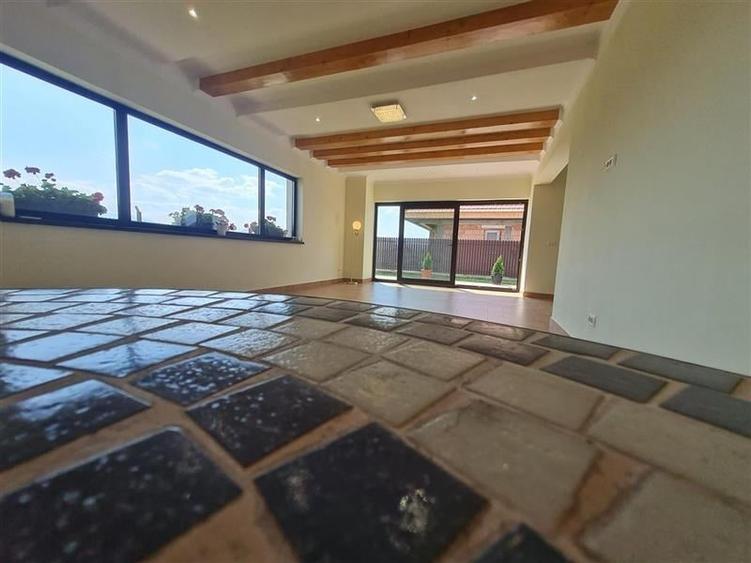 Distinctie rezedintiala pe 4 camere, 500 mp teren, Harman - 4