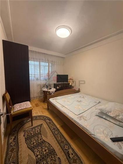 Apartament cu 3 camere decomandat, 2 bai, etajul 2 Cug Aleea Tudor Neculai - 4